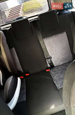 Хэтчбек Ford Fiesta 2006 в 