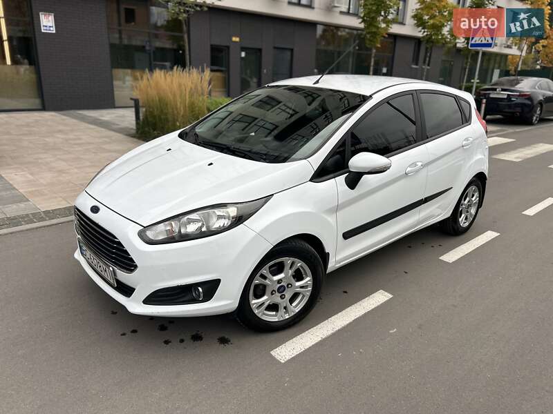 Хэтчбек Ford Fiesta 2013 в 