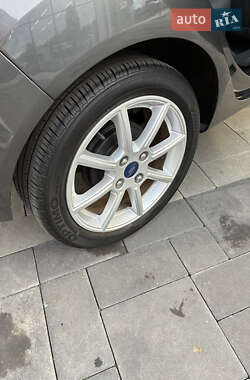 Хэтчбек Ford Fiesta 2019 в 