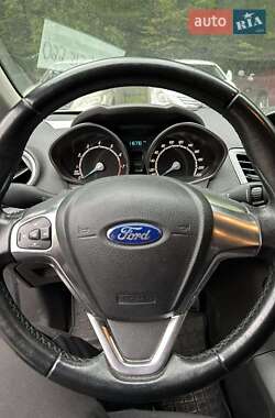 Хэтчбек Ford Fiesta 2016 в 