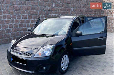 Хэтчбек Ford Fiesta 2006 в 