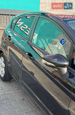 Хэтчбек Ford Fiesta 2011 в 