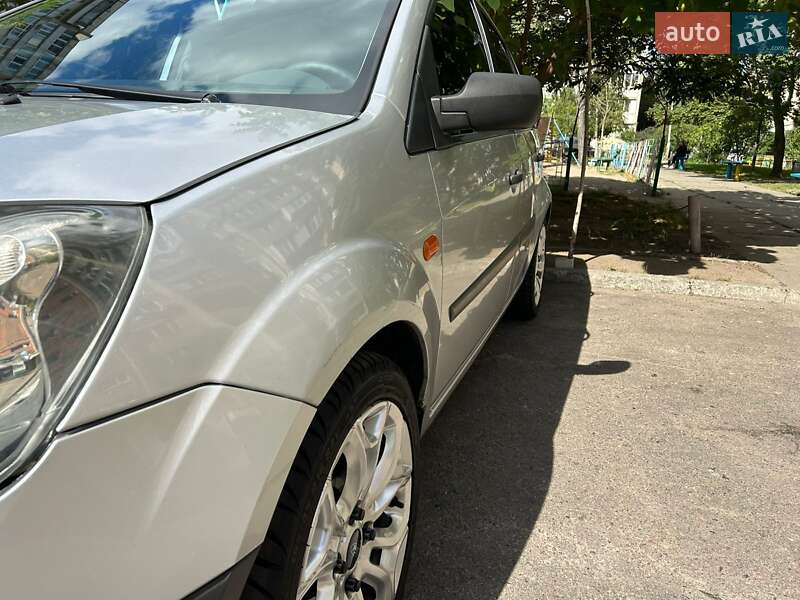 Хэтчбек Ford Fiesta 2006 в Киеве