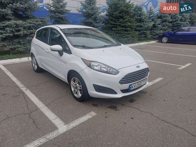 Хэтчбек Ford Fiesta 2017 в Киеве