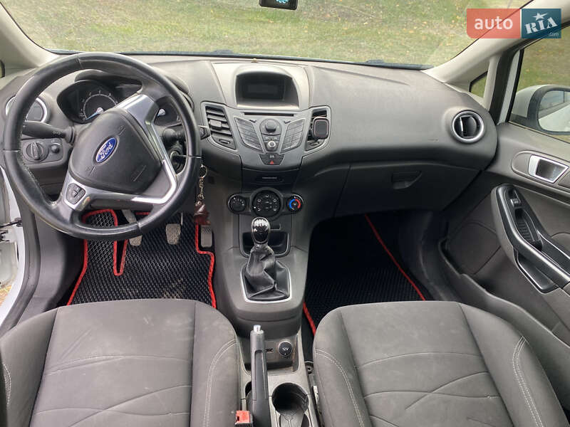 Хэтчбек Ford Fiesta 2012 в Днепре