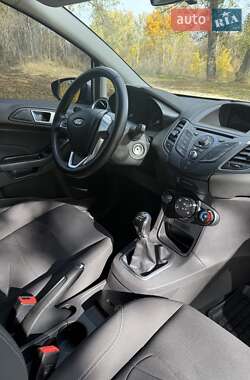 Хэтчбек Ford Fiesta 2012 в 