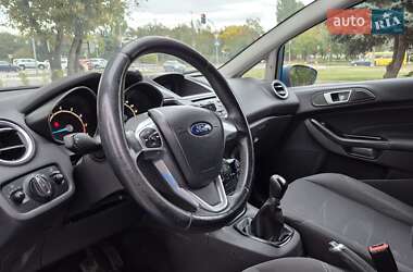 Хэтчбек Ford Fiesta 2016 в 