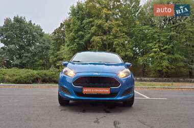 Хэтчбек Ford Fiesta 2016 в 