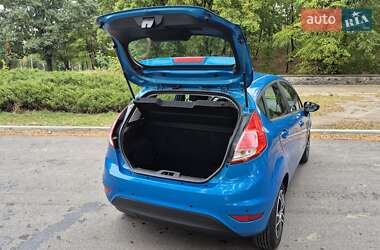 Хэтчбек Ford Fiesta 2016 в 