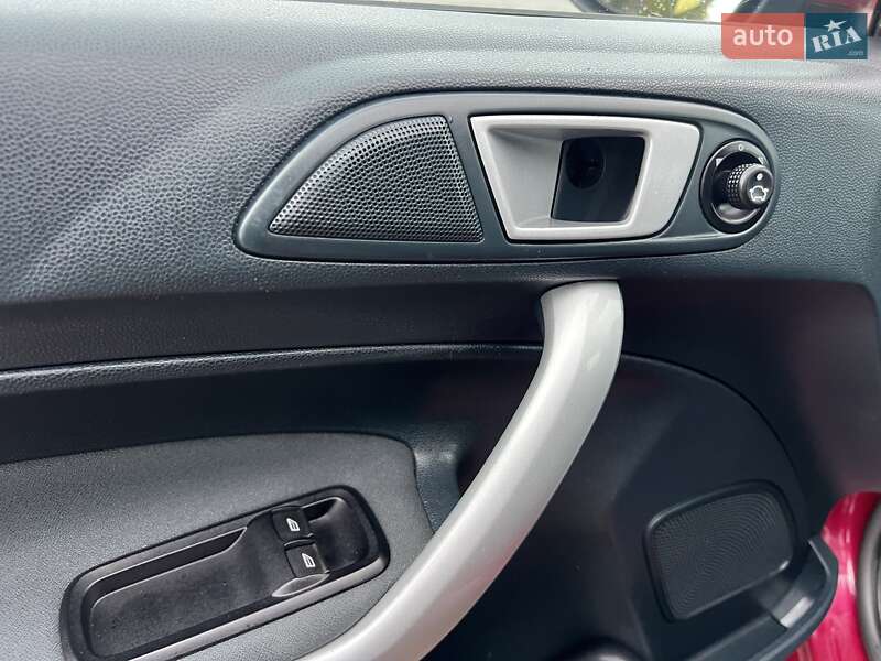 Хетчбек Ford Fiesta 2011 в Києві