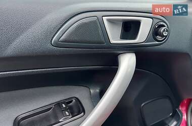 Хетчбек Ford Fiesta 2011 в 