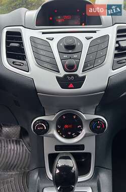 Хетчбек Ford Fiesta 2011 в 