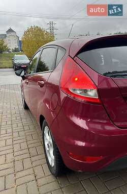Хетчбек Ford Fiesta 2011 в 