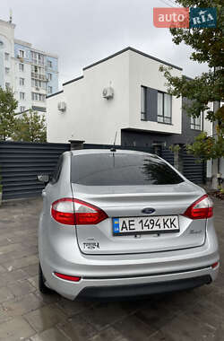 Седан Ford Fiesta 2016 в 