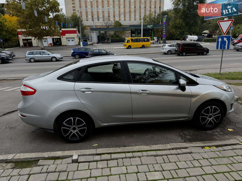 Седан Ford Fiesta 2014 в Николаеве