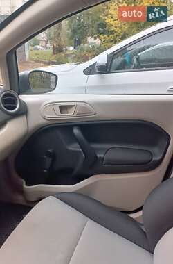Седан Ford Fiesta 2010 в 