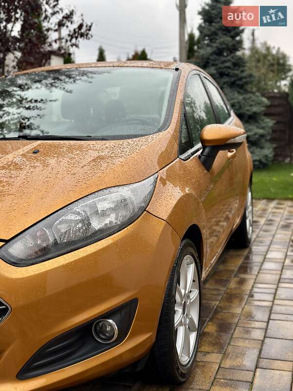 Седан Ford Fiesta 2015 в Виннице