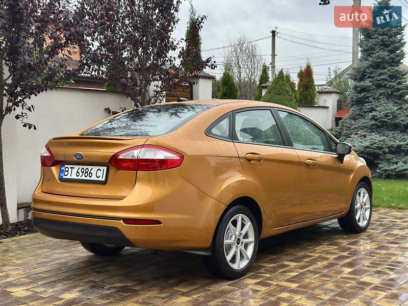 Седан Ford Fiesta 2015 в Виннице