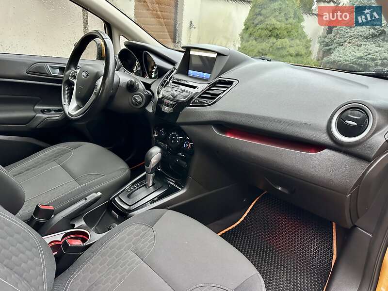 Седан Ford Fiesta 2015 в Виннице