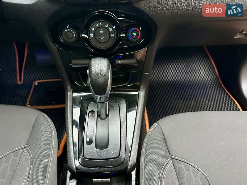 Седан Ford Fiesta 2015 в Виннице