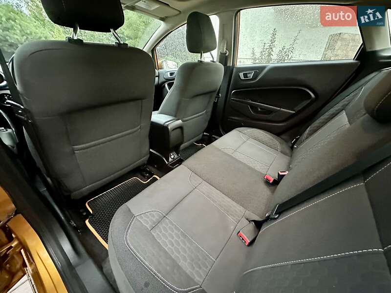 Седан Ford Fiesta 2015 в Виннице