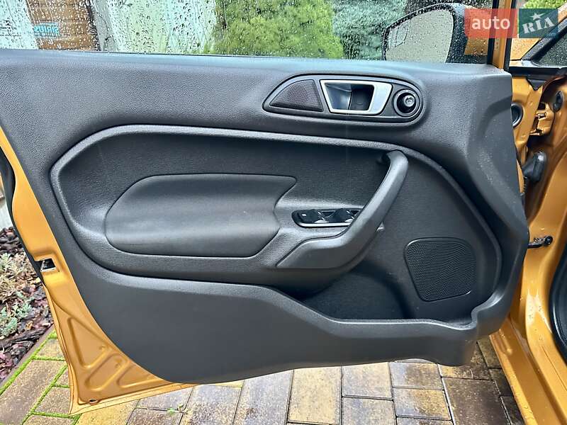 Седан Ford Fiesta 2015 в Виннице