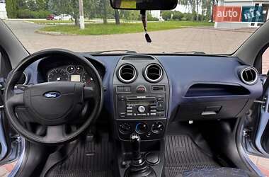 Хэтчбек Ford Fiesta 2007 в 
