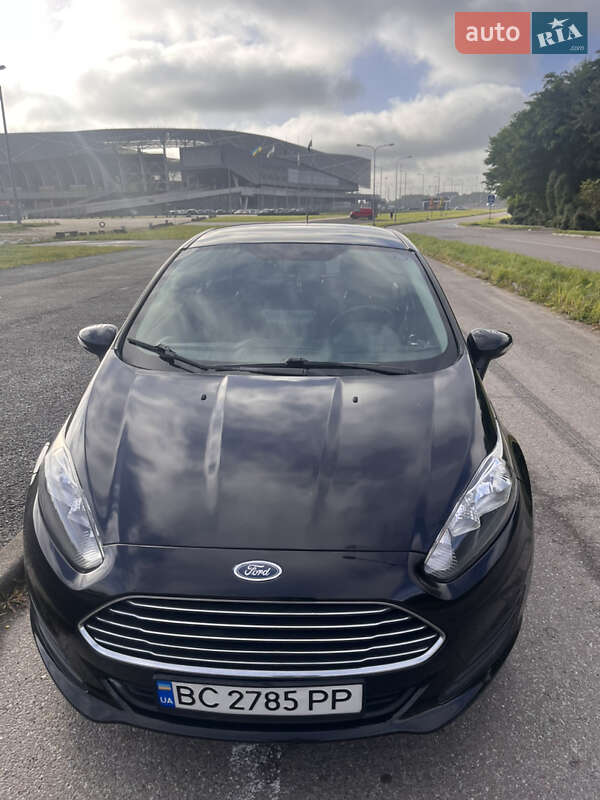 Хэтчбек Ford Fiesta 2015 в Львове
