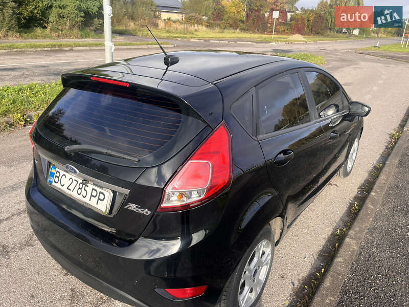 Хэтчбек Ford Fiesta 2015 в Львове