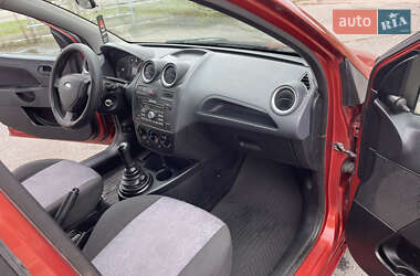 Хэтчбек Ford Fiesta 2007 в 