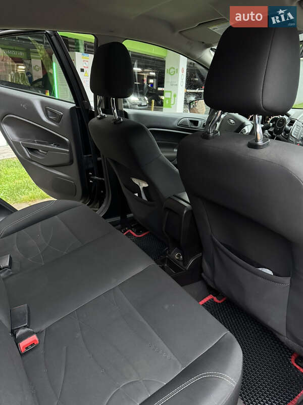 Седан Ford Fiesta 2017 в Львові