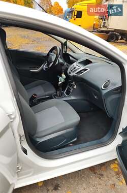 Хэтчбек Ford Fiesta 2012 в 
