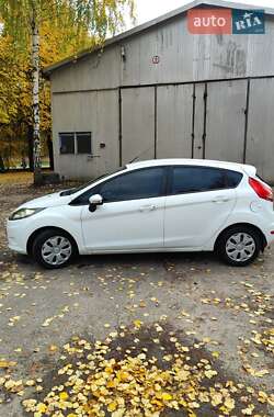 Хэтчбек Ford Fiesta 2012 в 