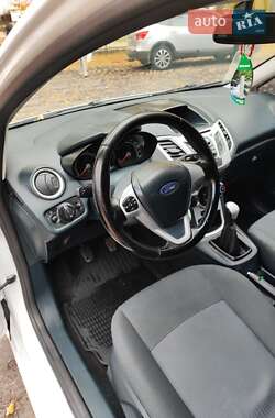 Хэтчбек Ford Fiesta 2012 в 