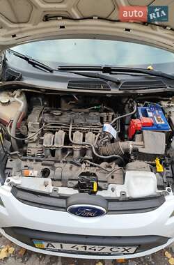 Хэтчбек Ford Fiesta 2012 в 