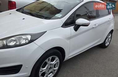 Хэтчбек Ford Fiesta 2016 в 