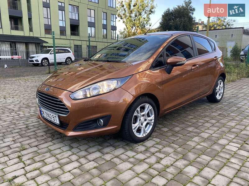 Хэтчбек Ford Fiesta 2015 в 