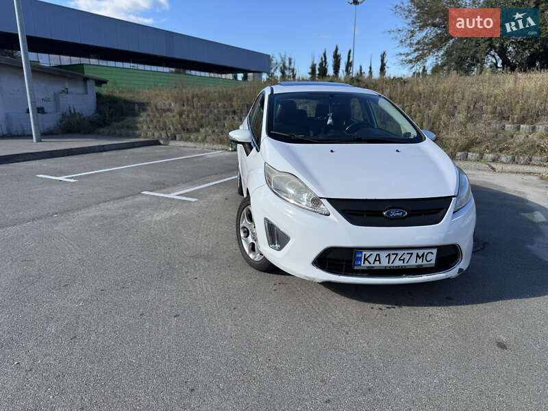 Хэтчбек Ford Fiesta 2012 в Киеве фото 2 Хэтчбек Ford Fiesta 2012 в Киеве