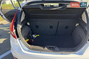 Хэтчбек Ford Fiesta 2012 в 