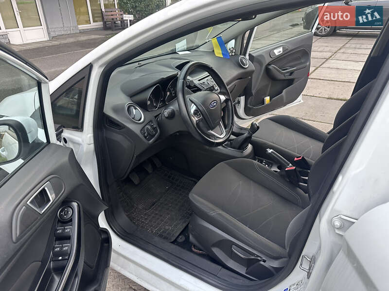 Хэтчбек Ford Fiesta 2016 в Киеве фото 22 Хэтчбек Ford Fiesta 2016 в Киеве