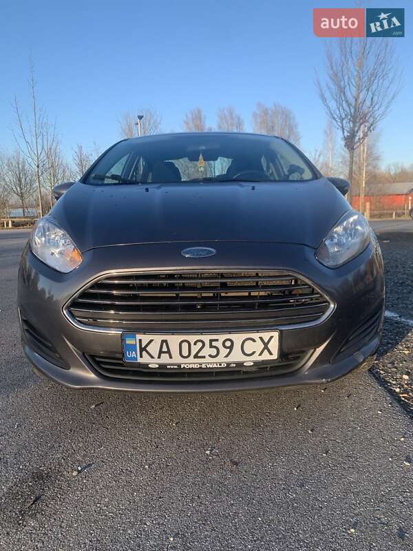 Седан Ford Fiesta 2013 в Олександрії