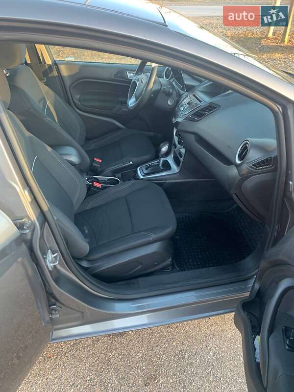 Седан Ford Fiesta 2013 в Олександрії