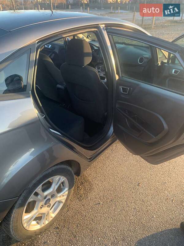 Седан Ford Fiesta 2013 в Олександрії