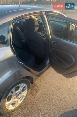Седан Ford Fiesta 2013 в 