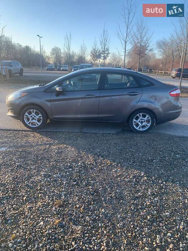 Седан Ford Fiesta 2013 в Олександрії