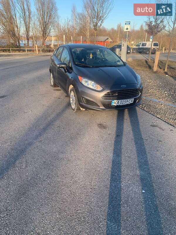 Седан Ford Fiesta 2013 в Олександрії