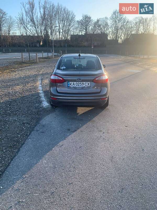 Седан Ford Fiesta 2013 в Олександрії