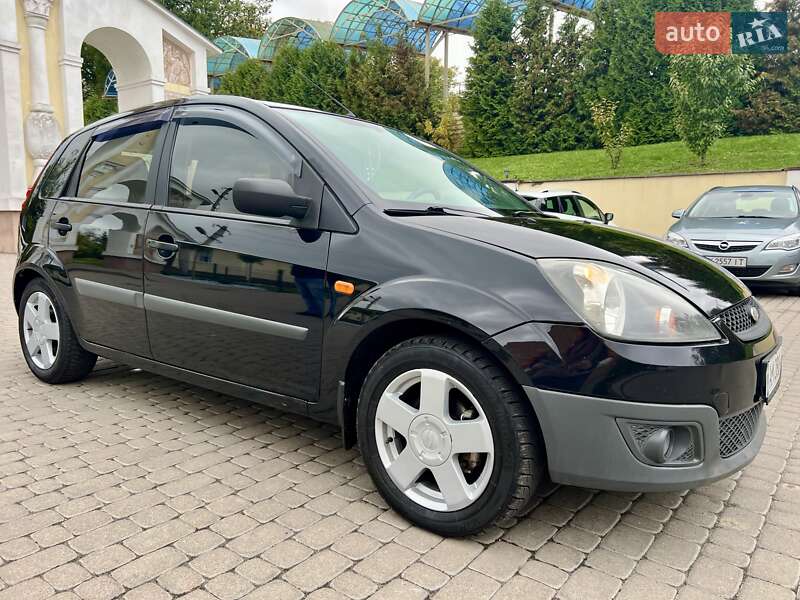 Хэтчбек Ford Fiesta 2008 в Остроге