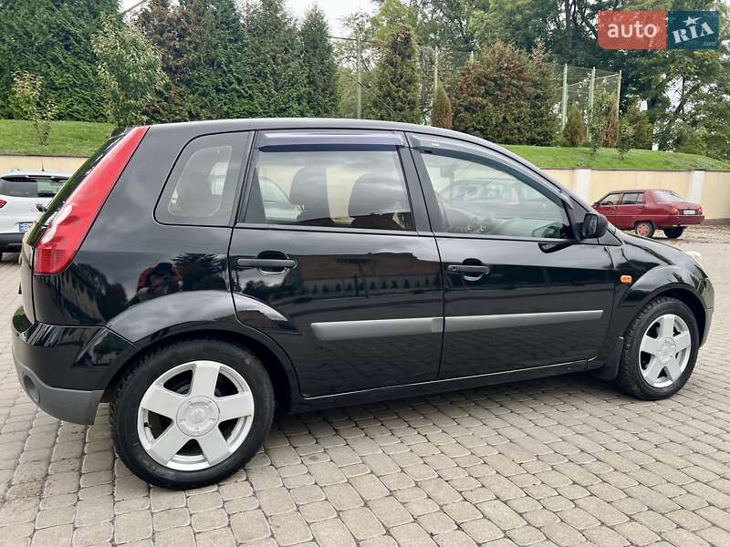 Хэтчбек Ford Fiesta 2008 в Остроге