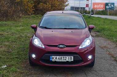 Хэтчбек Ford Fiesta 2011 в 